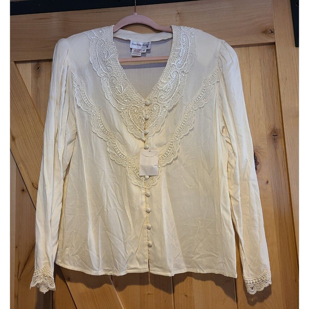 New! Courtney Rhodes Women Size 10 Lace Applique Cuff V Neck Button Bouse Rayon